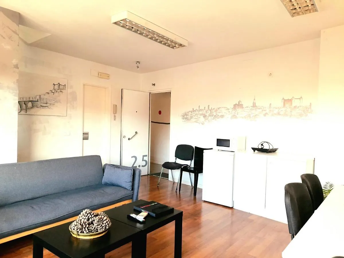 TOLETUM low cost LOFTS diáfanos o 2dormitorios PARKING Municipal Gratis al aire libre a 100m Toledo 0*,  Spagna
