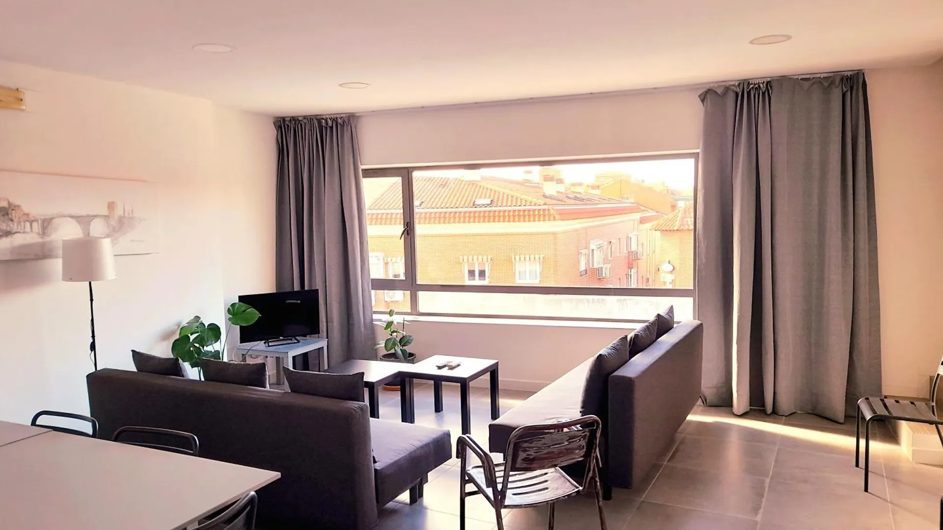 TOLETUM low cost LOFTS diáfanos o 2dormitorios PARKING Municipal Gratis al aire libre a 100m Toledo 0*,  Spagna
