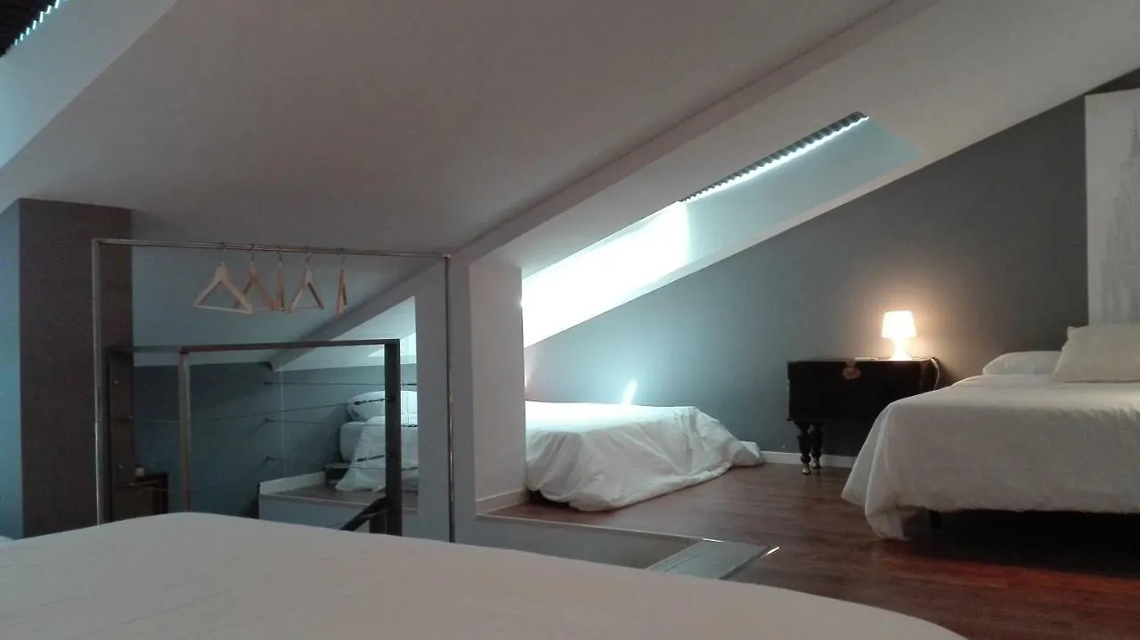 TOLETUM low cost LOFTS diáfanos o 2dormitorios PARKING Municipal Gratis al aire libre a 100m Toledo Appartamento